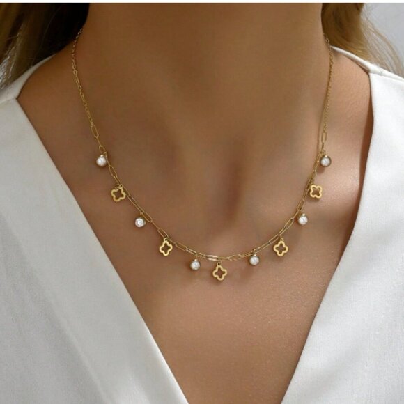 Hollow Clover Moissanite 18k Gold Filled Necklace - Picture 6 of 6